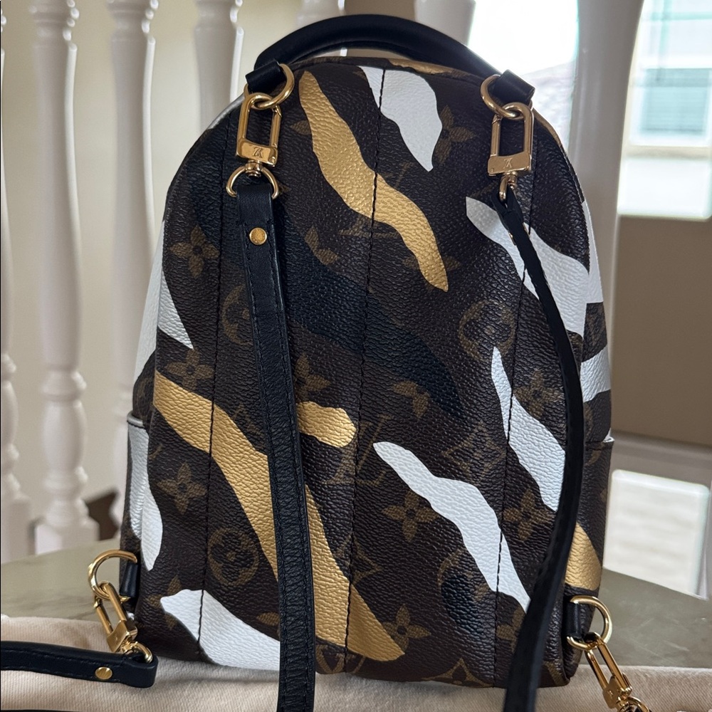 Louis Vuitton Ltd. Ed. League of Legends Palm Springs - Picture 9 of 16